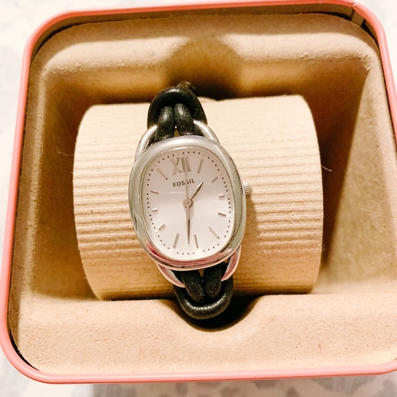 Fossil Watch - Picture 1 of 4